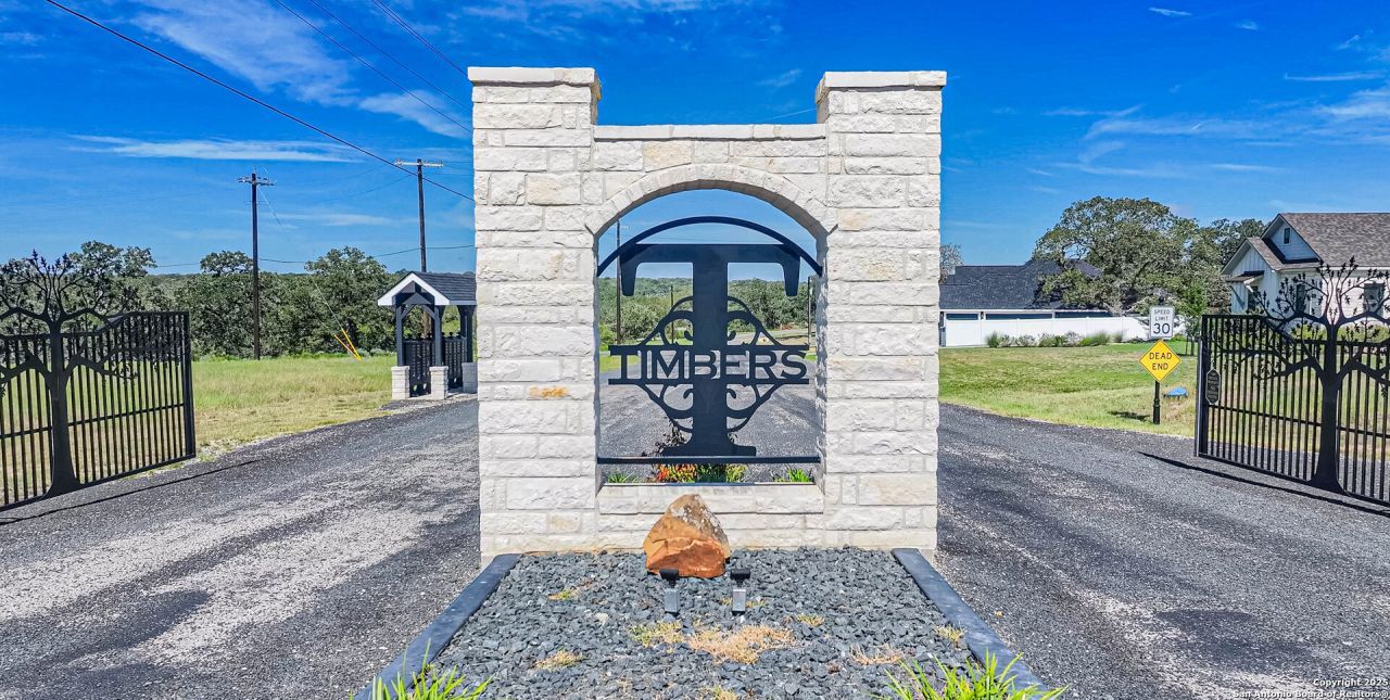 119 Timber Heights, La Vernia, TX 78121 Main Photo