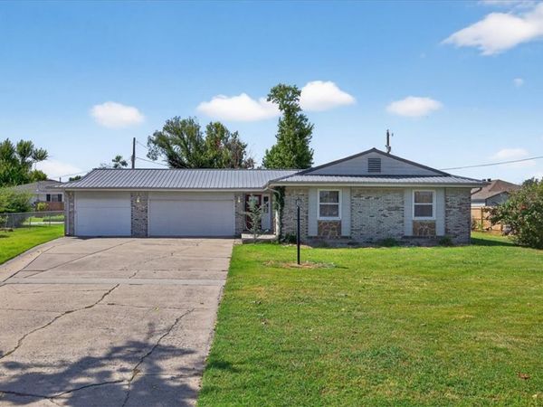 2202 W Oak Street, Rogers, AR 72758