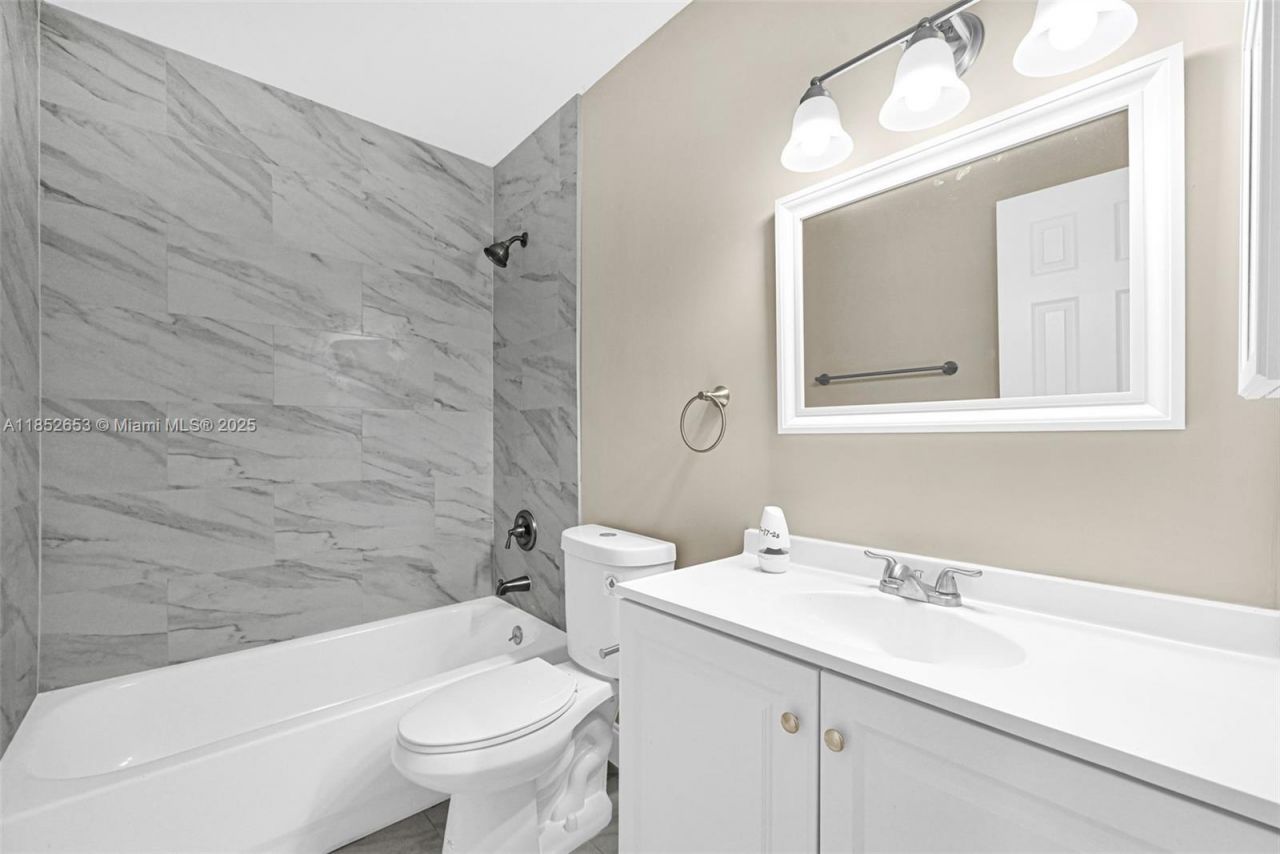 15655 SW 82nd Cir Ln, Unit 5-12, Miami, FL 33193 Photo