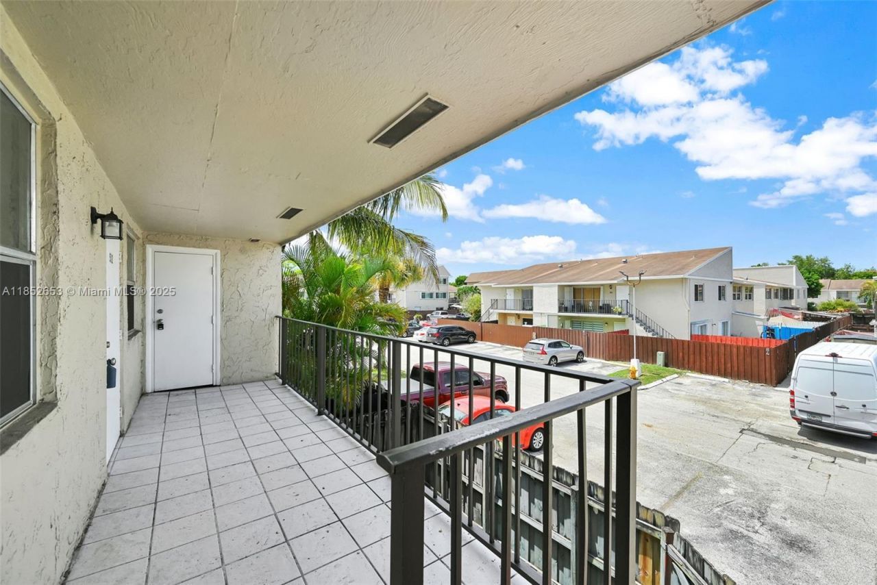 15655 SW 82nd Cir Ln, Unit 5-12, Miami, FL 33193 Photo