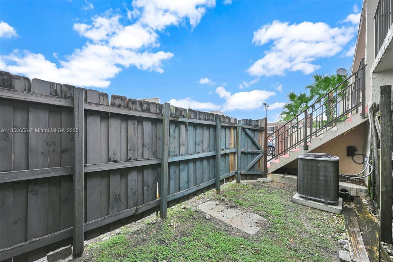 15655 SW 82nd Cir Ln, Unit 5-12, Miami, FL 33193 Photo