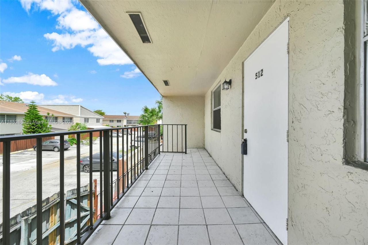15655 SW 82nd Cir Ln, Unit 5-12, Miami, FL 33193 Photo