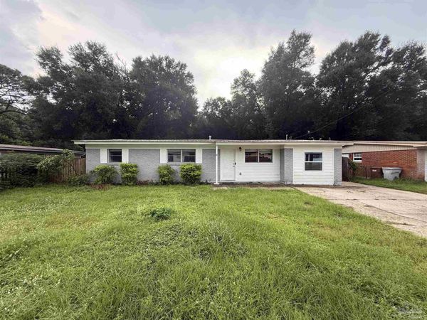 6441 Julia Dr, Milton, FL 32570