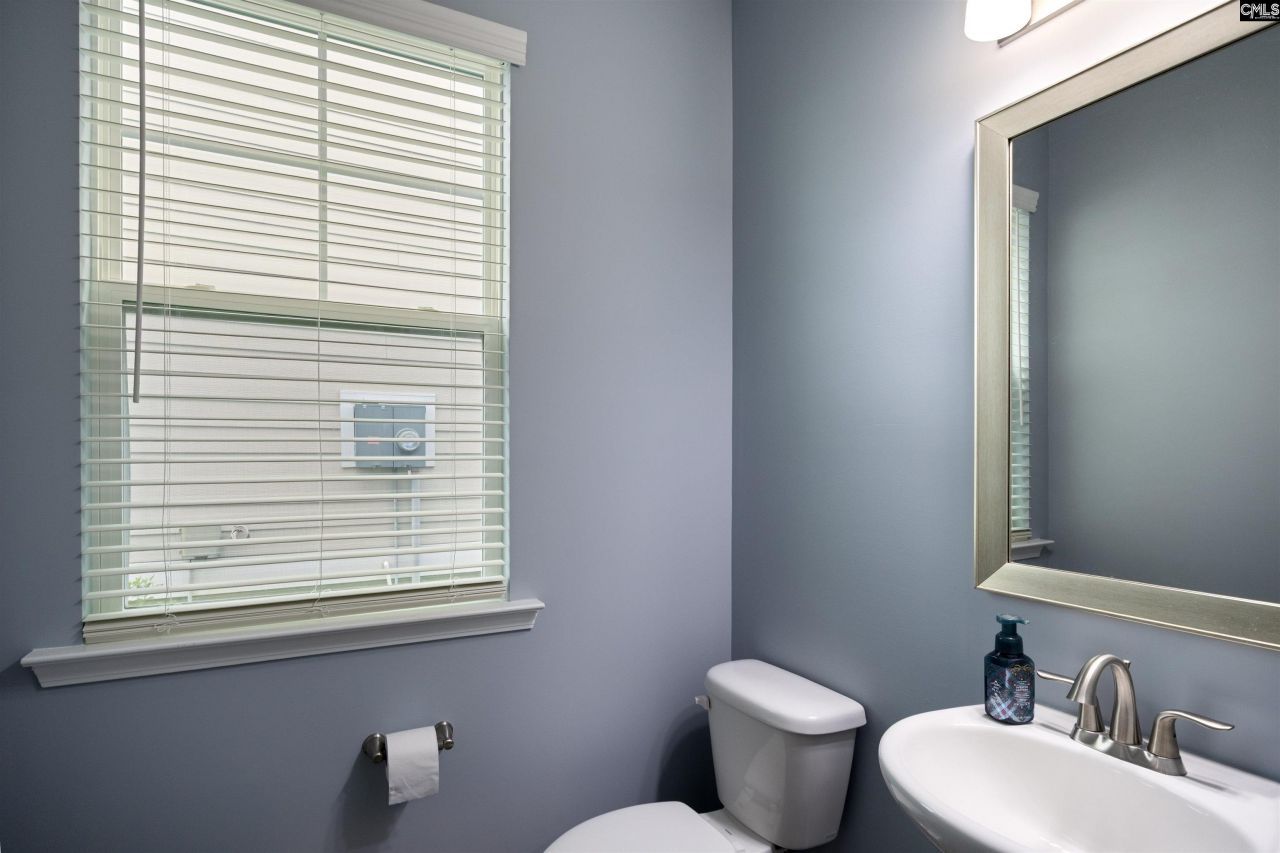 564 Harbour Pointe Drive Photo 14