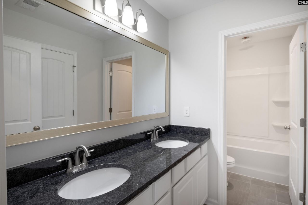 564 Harbour Pointe Drive Photo 32