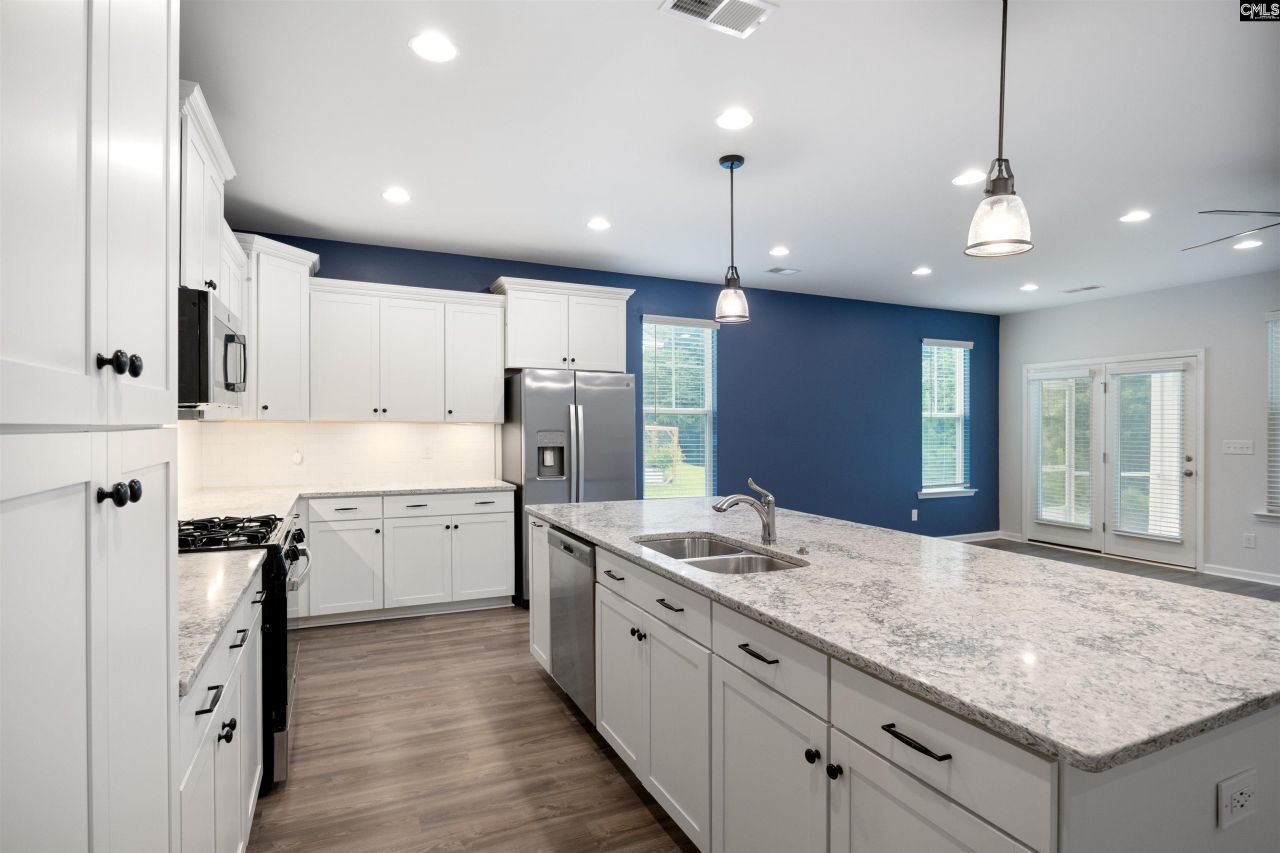 564 Harbour Pointe Drive Photo 6