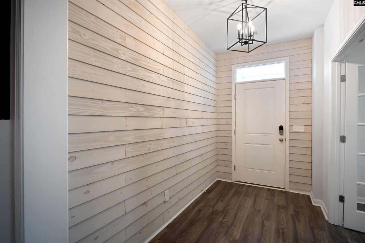 564 Harbour Pointe Drive Photo 7