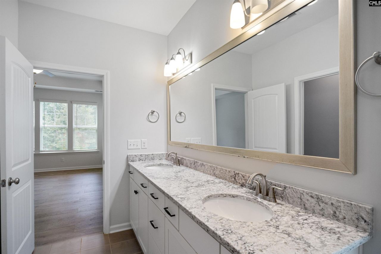 564 Harbour Pointe Drive Photo 9