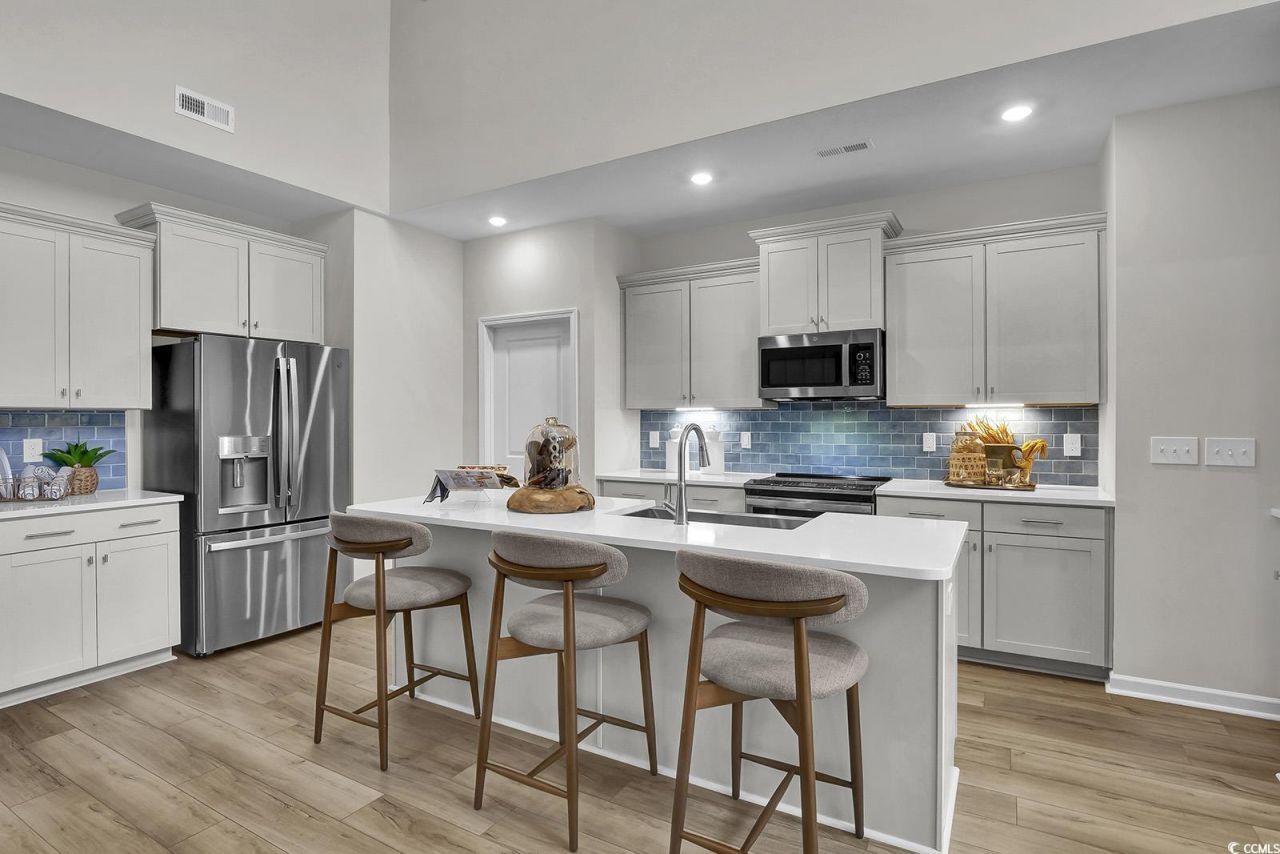 465 Ireland Way Photo 8