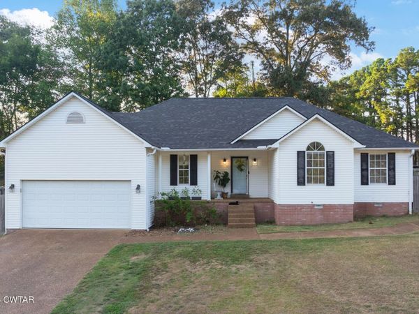 119 Stonehedge Drive, Lexington, TN 38351