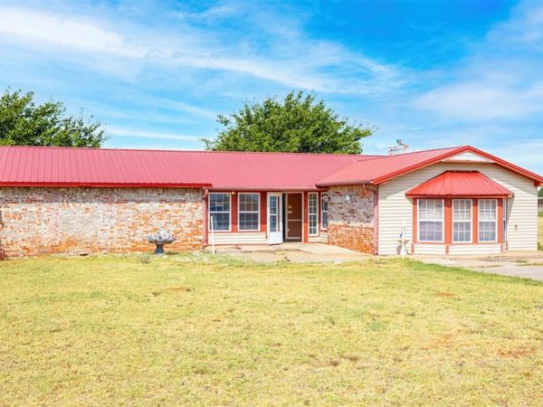 11821 N 1860 Road, Sayre, OK 73662