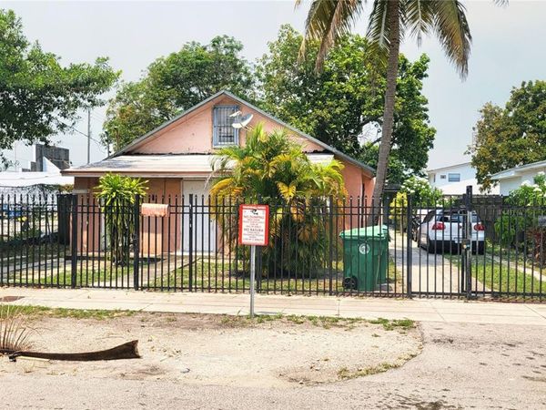 683 NW 30th St, Miami, FL 33127