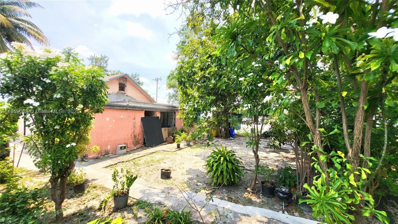 683 NW 30th St, Miami, FL 33127 Photo