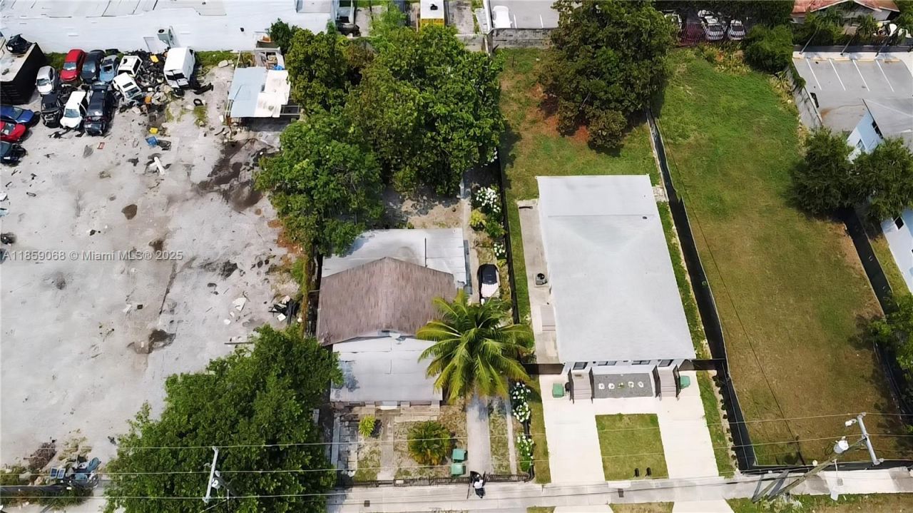 683 NW 30th St, Miami, FL 33127 Photo