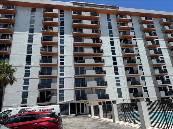 2075 NE 164th St, Unit 105, North Miami Beach, FL 33162