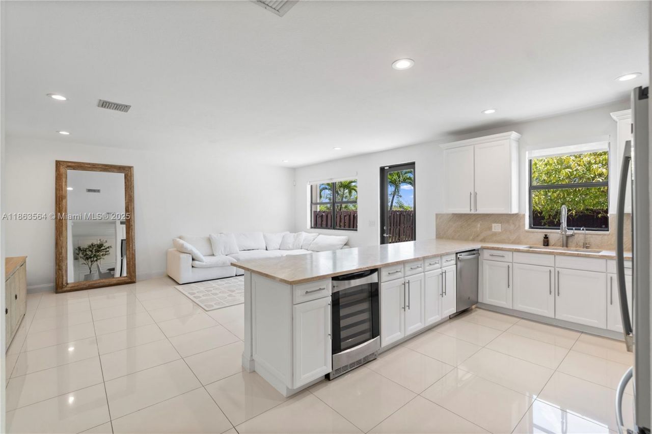 9974 NW 86th Ter, Doral, FL 33178 Photo