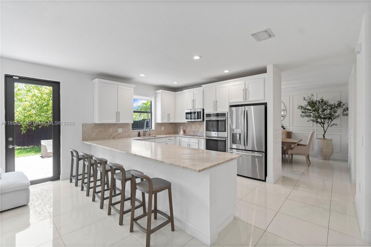 9974 NW 86th Ter, Doral, FL 33178 Photo
