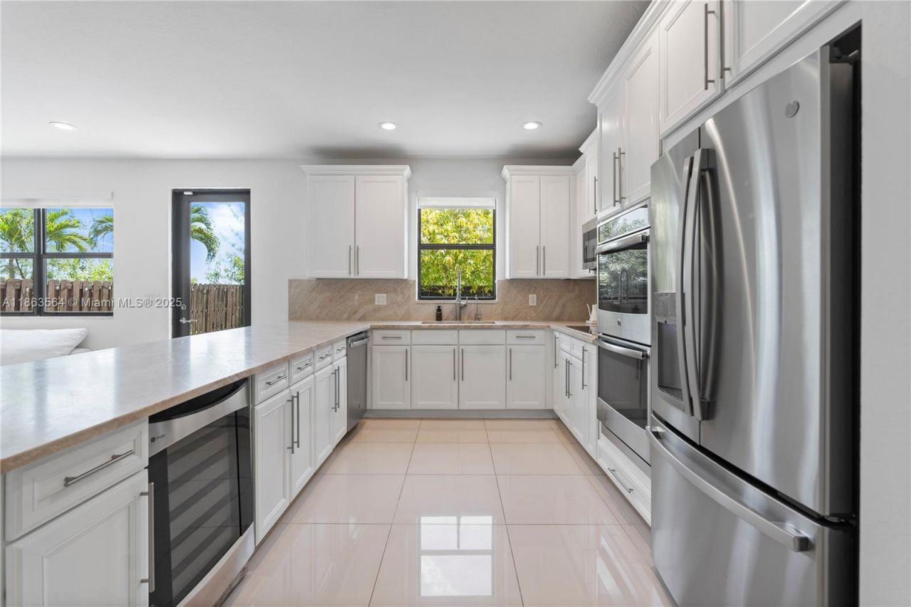 9974 NW 86th Ter, Doral, FL 33178 Photo