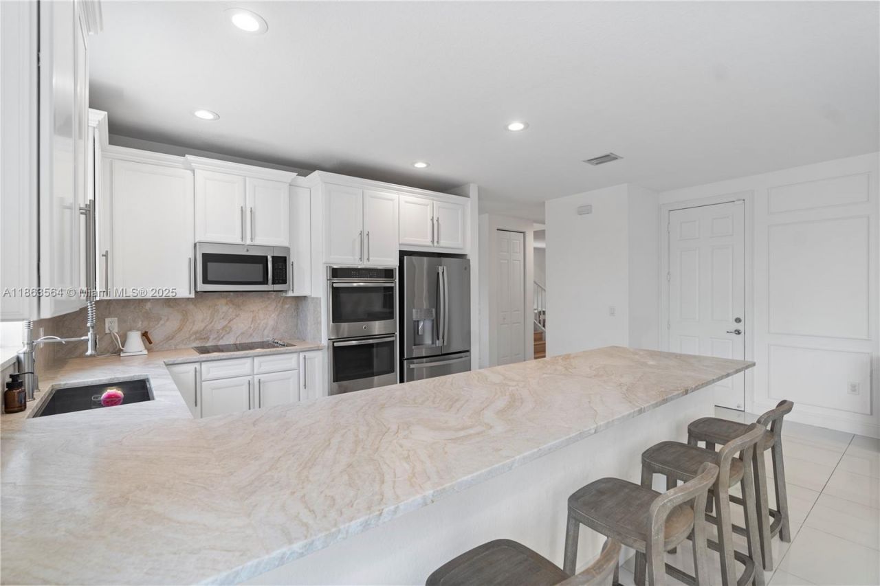9974 NW 86th Ter, Doral, FL 33178 Photo