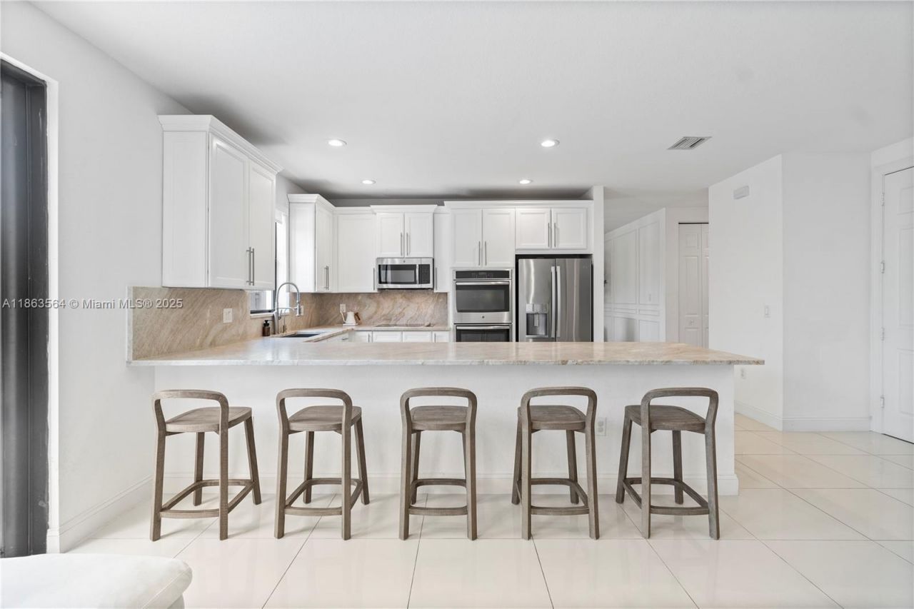 9974 NW 86th Ter, Doral, FL 33178 Photo