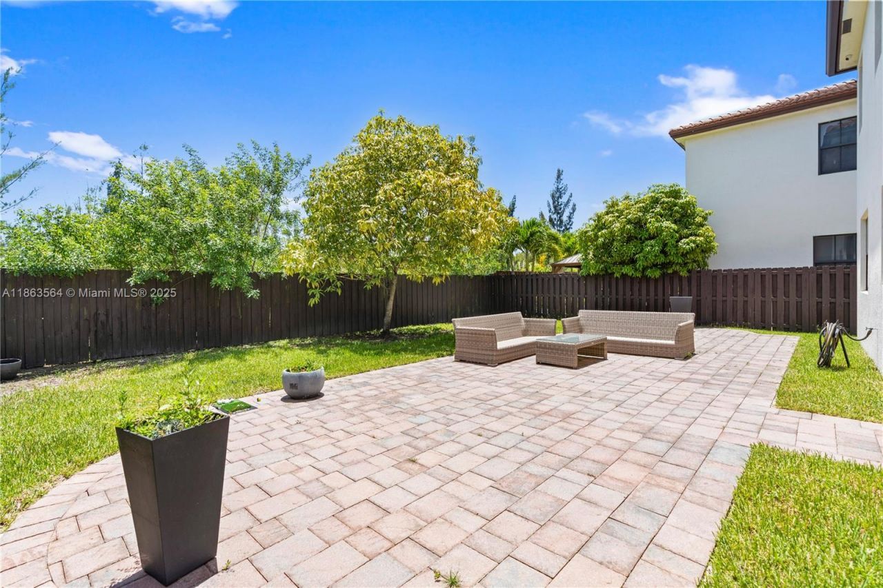 9974 NW 86th Ter, Doral, FL 33178 Photo
