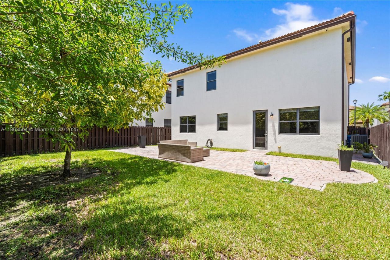 9974 NW 86th Ter, Doral, FL 33178 Photo