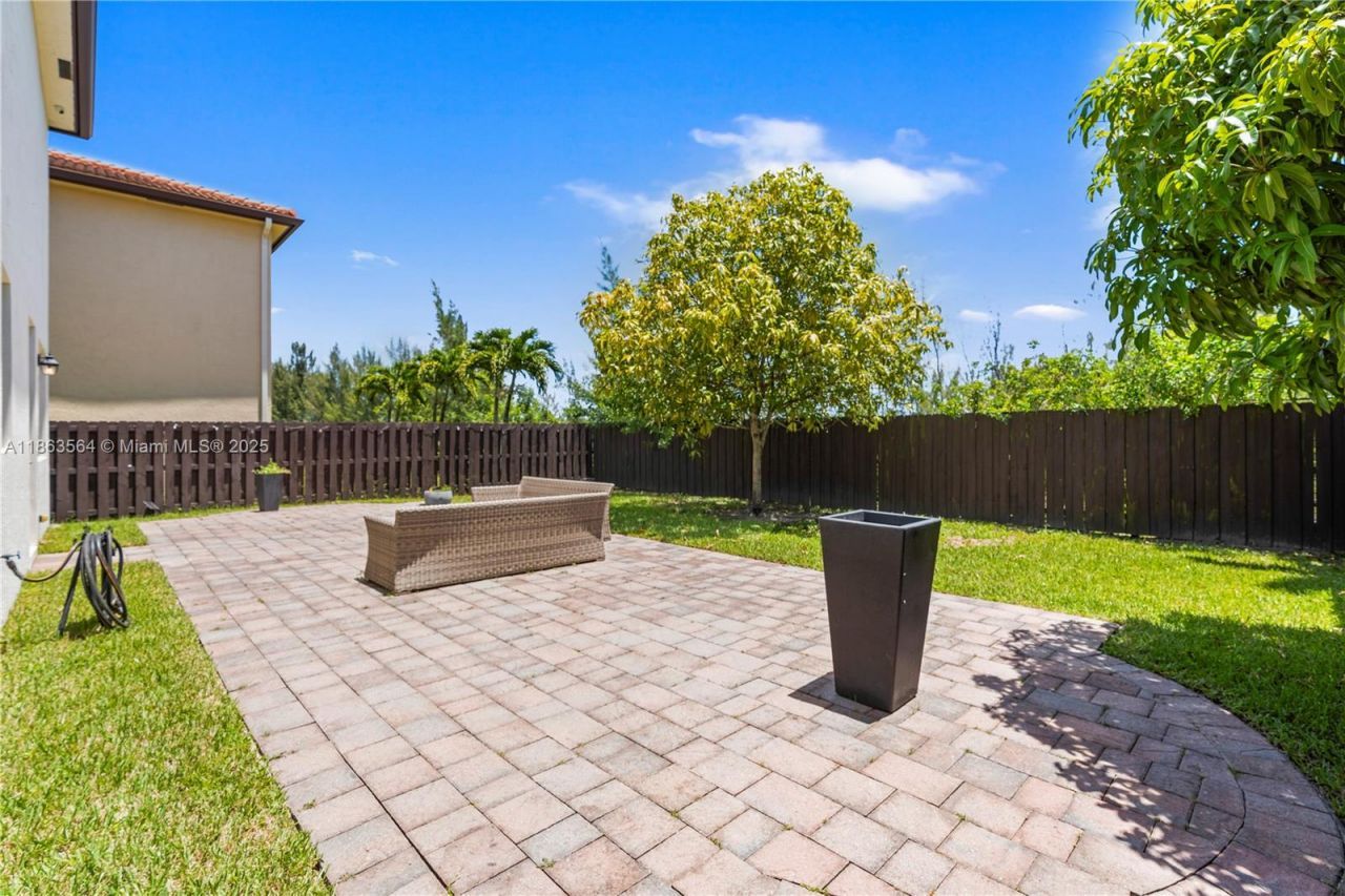 9974 NW 86th Ter, Doral, FL 33178 Photo
