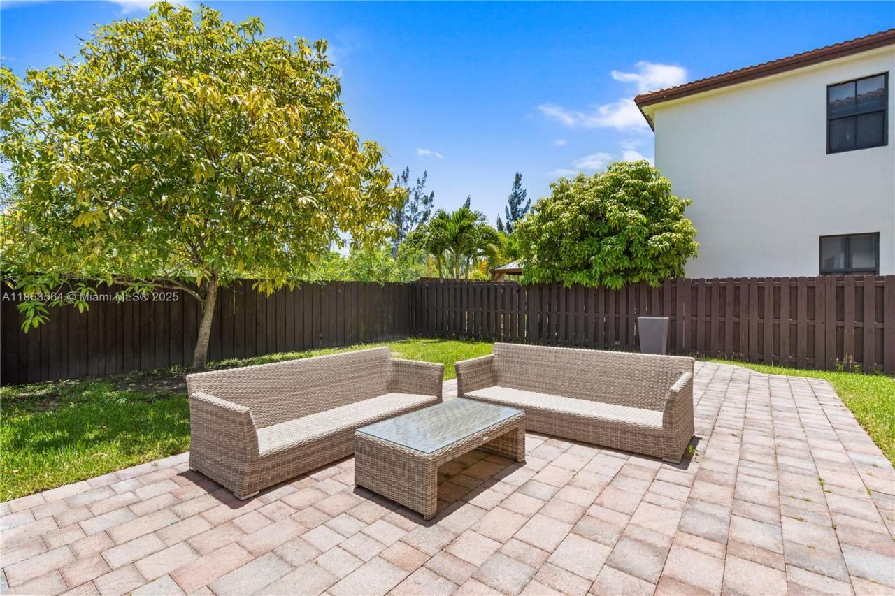9974 NW 86th Ter, Doral, FL 33178 Photo