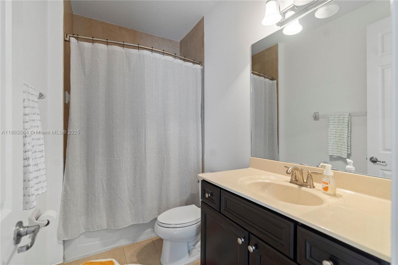 9974 NW 86th Ter, Doral, FL 33178 Photo