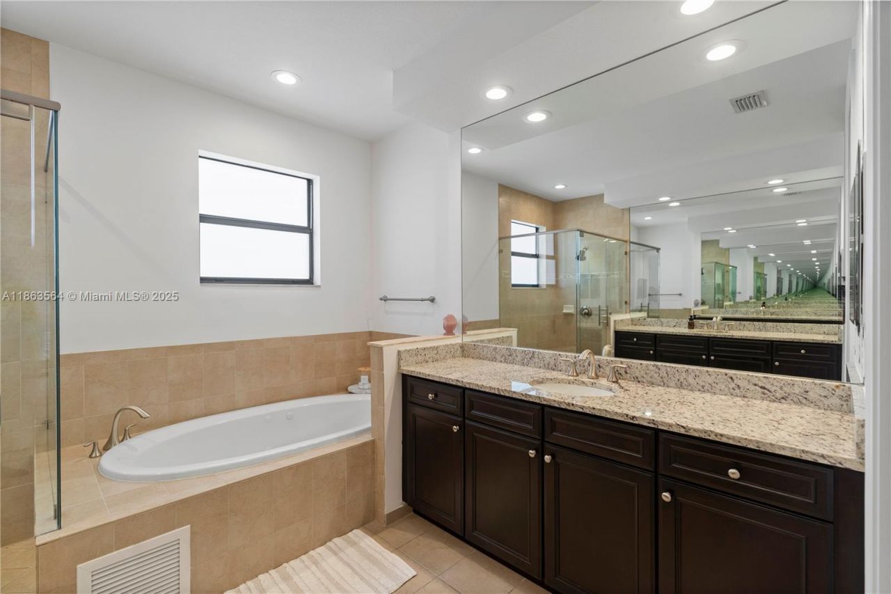 9974 NW 86th Ter, Doral, FL 33178 Photo