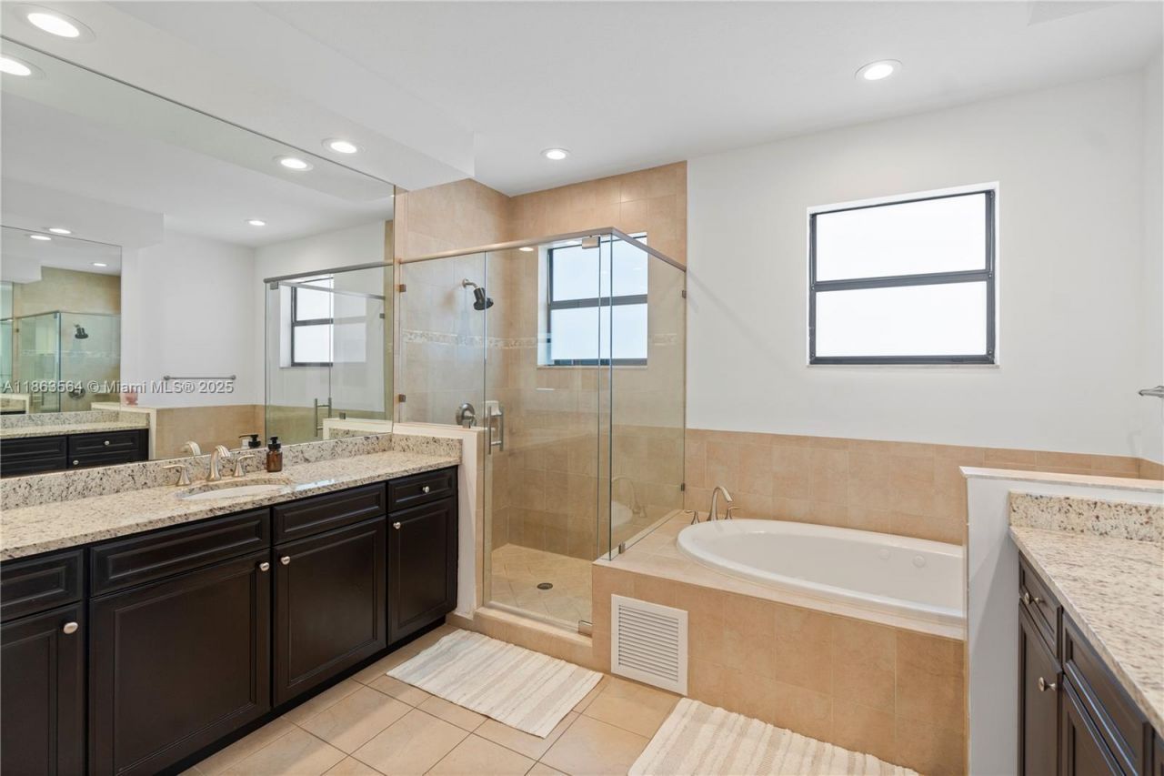 9974 NW 86th Ter, Doral, FL 33178 Photo