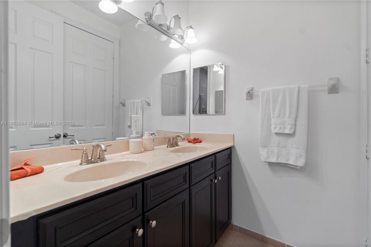 9974 NW 86th Ter, Doral, FL 33178 Photo