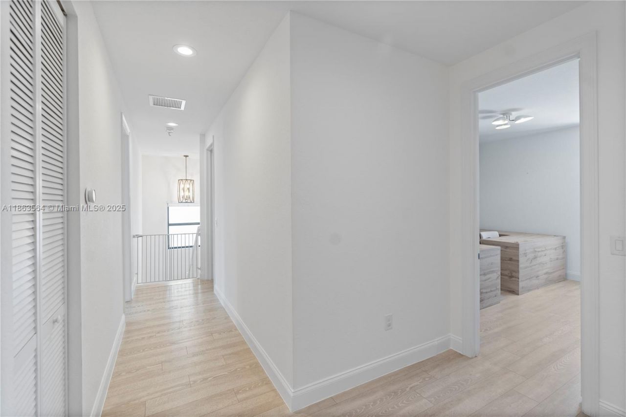 9974 NW 86th Ter, Doral, FL 33178 Photo