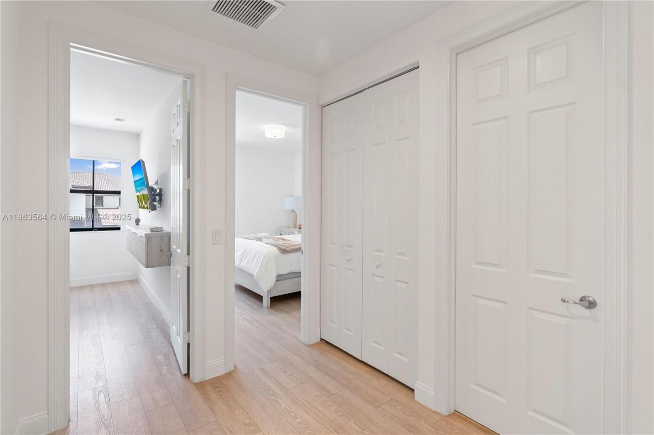 9974 NW 86th Ter, Doral, FL 33178 Photo