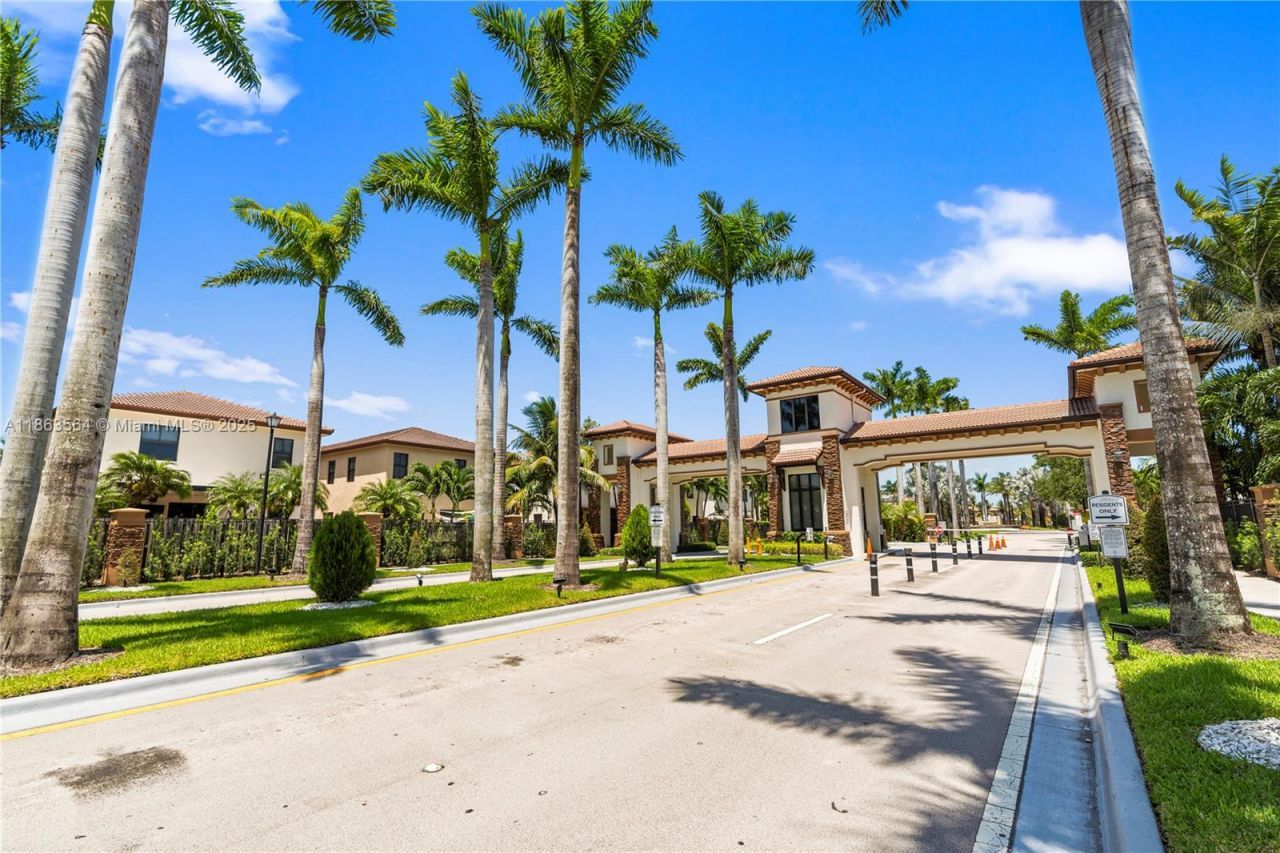 9974 NW 86th Ter, Doral, FL 33178 Photo