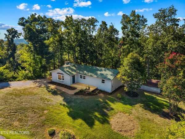 1928 Bouldercrest Drive, Dandridge, TN 37725