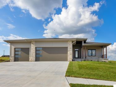 20120 V Street, Omaha, NE 68135