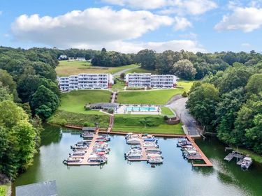 1085 Bluewater Drive, Moneta, VA 24121