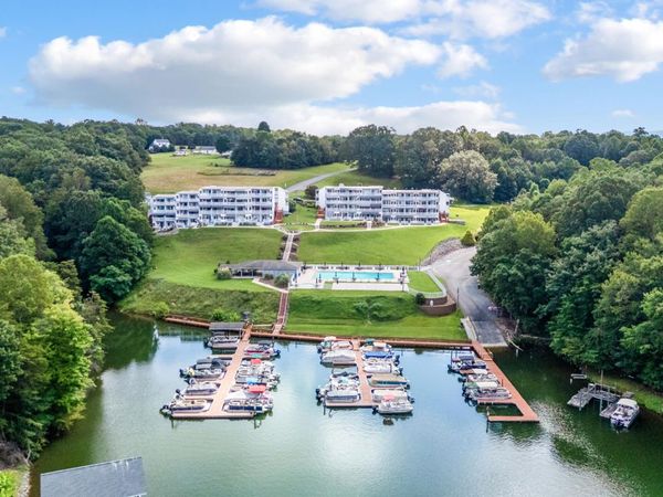 1085 Bluewater DR, Unit 208, Moneta, VA 24121