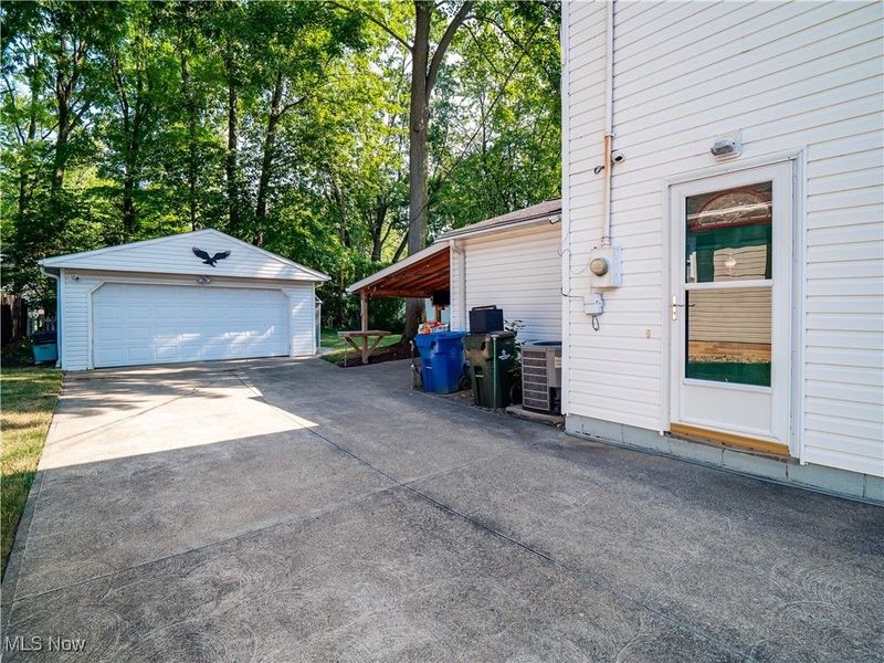 34859 Lake Shore Boulevard, Timberlake, OH 44095 Photo 4