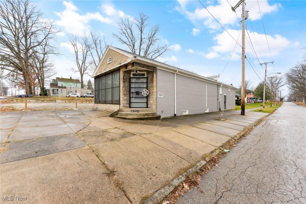 3502 Hillman Street, Youngstown, OH 44507