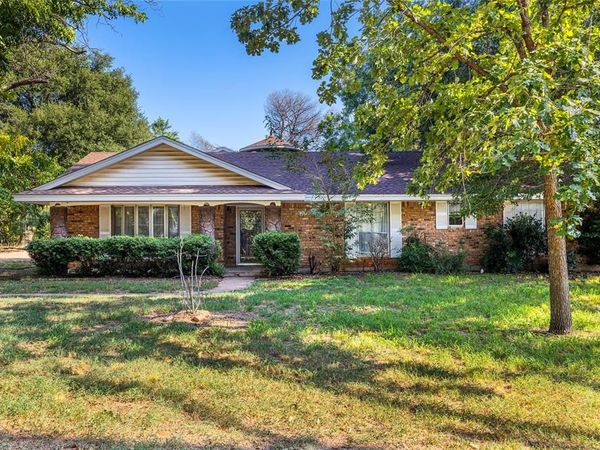 2405 Meadow Lane, Grand Prairie, TX 75050