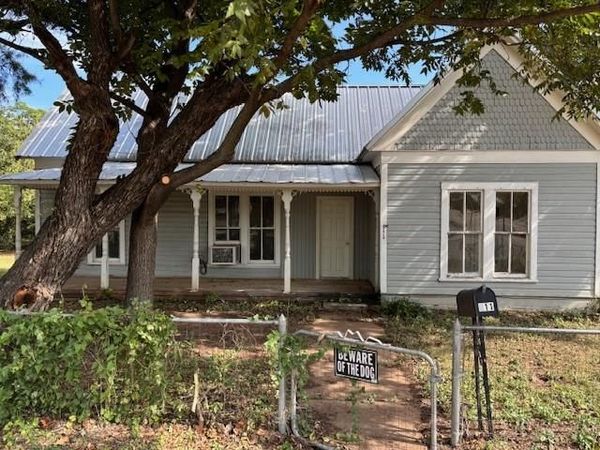 811 W 8th Street, Cisco, TX 76437