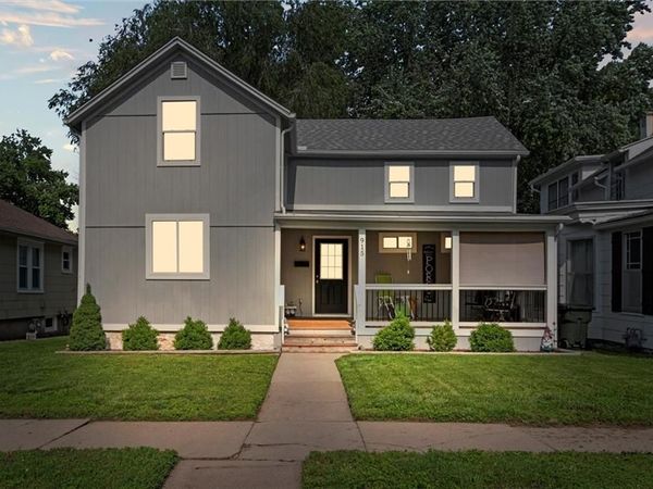 915 4th Avenue, Leavenworth, KS 66048