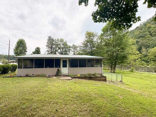 753 Doc Fox Road, Forest Hill, WV 24935