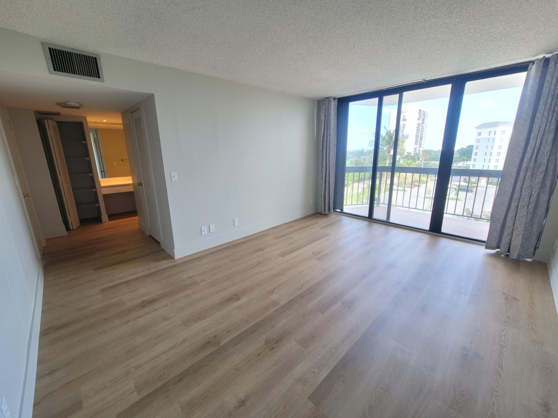 2425 Presidential Way, Unit 603, West Palm Beach, FL 33401 Photo