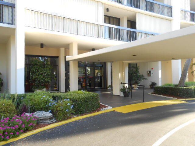 2425 Presidential Way, Unit 603, West Palm Beach, FL 33401 Photo