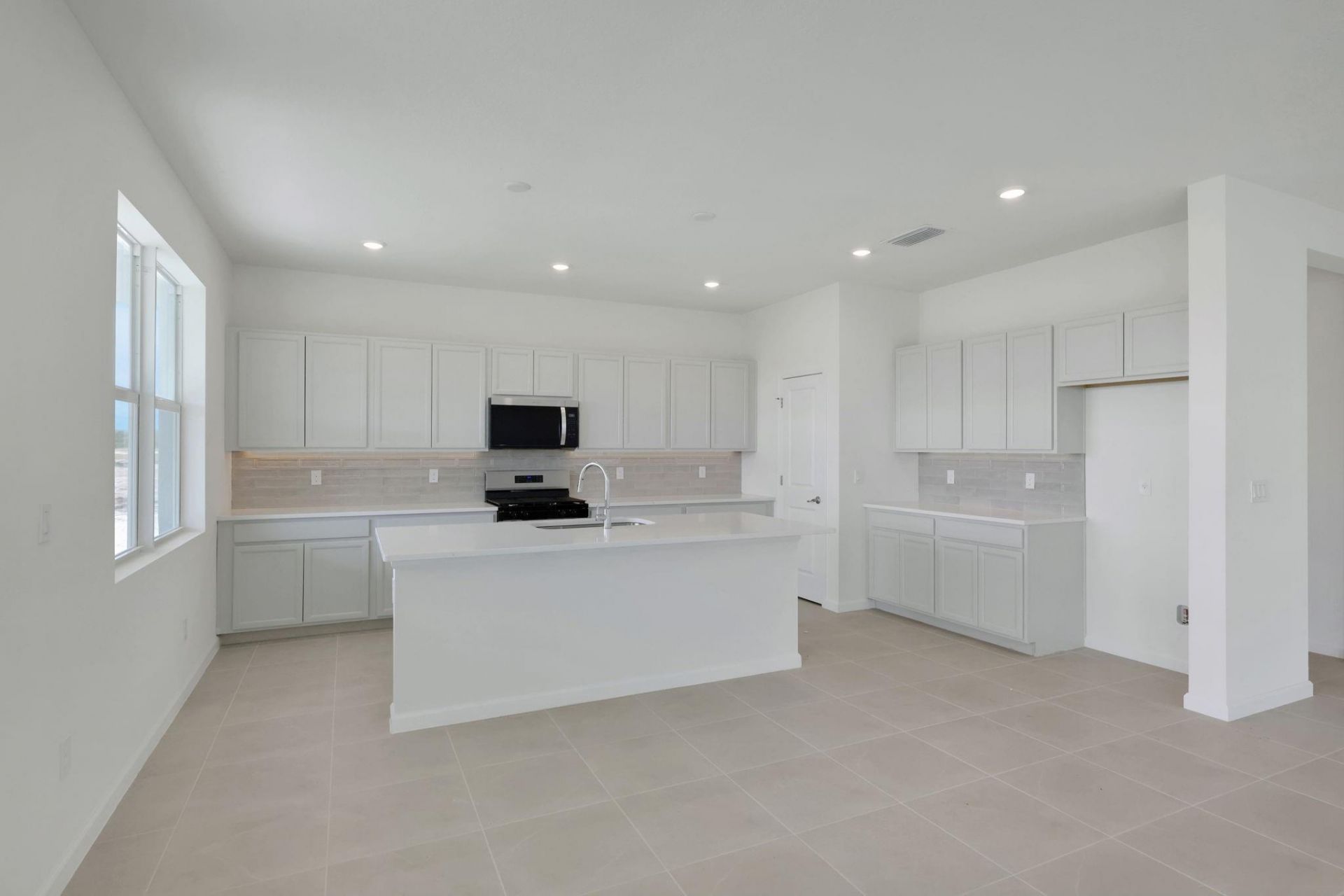 10692 NW Suncrest Lp, Port Saint Lucie, FL 34987 Photo