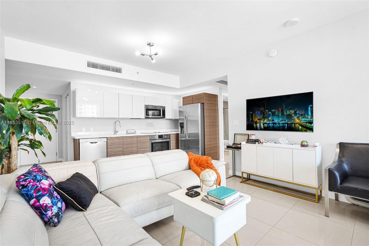 1010 SW 2nd Ave, Unit 1010, Miami, FL 33130 Photo