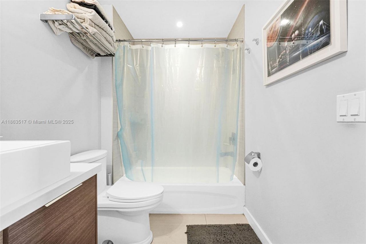 1010 SW 2nd Ave, Unit 1010, Miami, FL 33130 Photo